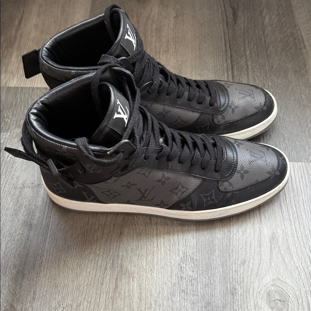 LOUIS VUITTON RIVOLI SNEAKER BOOT IN MONOGRAM GRAPHITE!